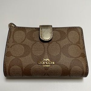 Brand new Coach wallet. It has 8 cc slots and coin purse attached.